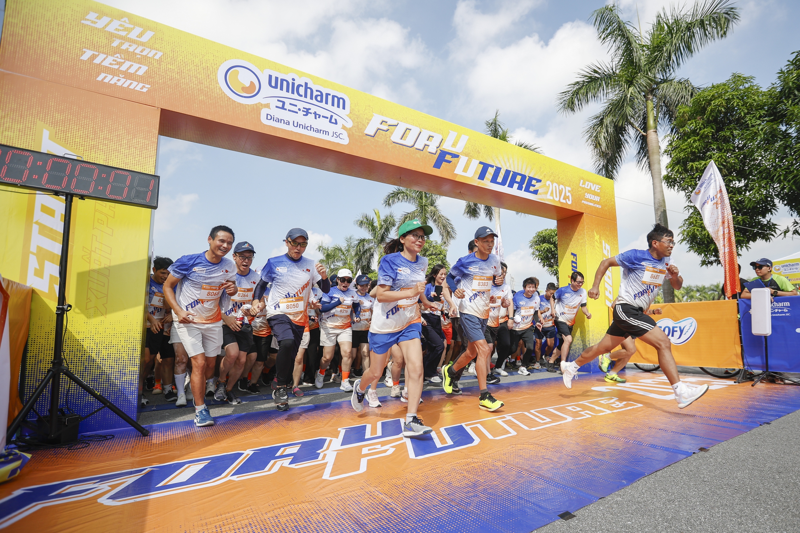 1.300 người chạy bộ gây quỹ cho phụ nữ và trẻ em khó khăn tại Bắc Ninh